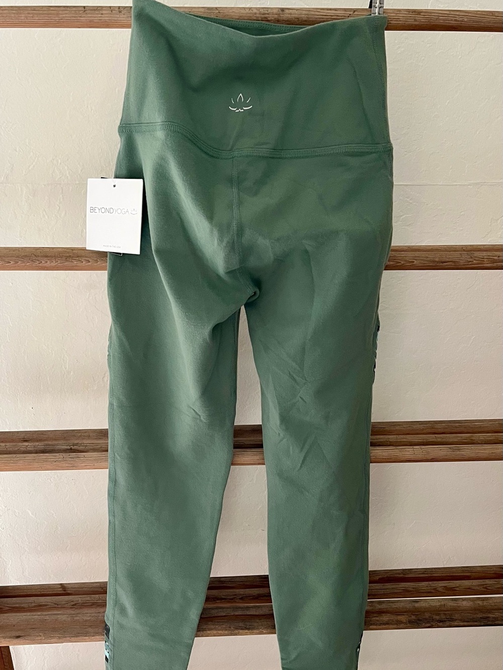 NWT Beyond Yoga Get Your Filament in Aloha Green High Waist Leggings - Picture 4 of 8